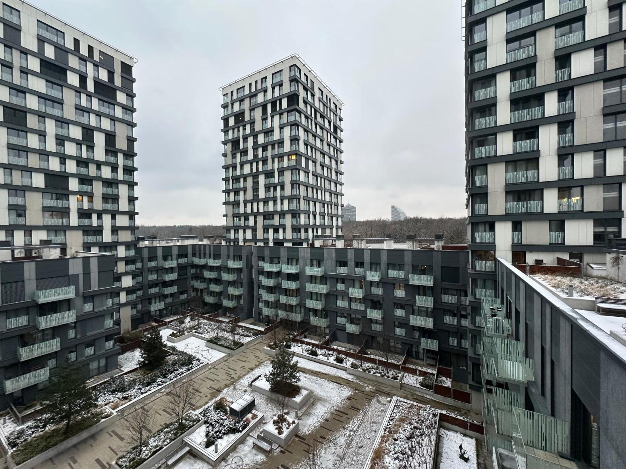 Garden Towers - Free Underground Parking Apartment Prague